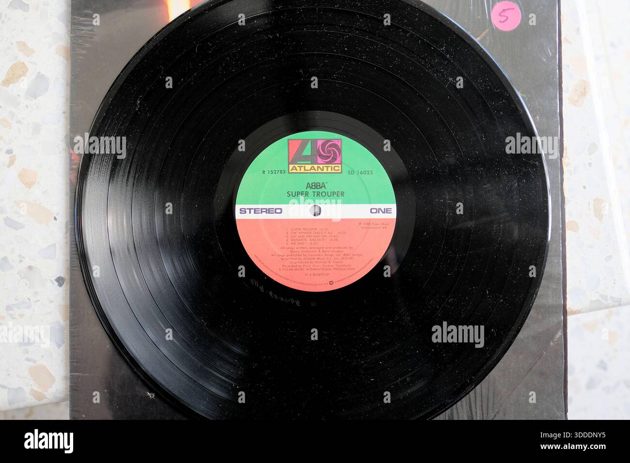 Face 1 du disque vinyle Super Trouper ; septième album studio du groupe pop suédois ABBA, sorti le 3 novembre 1980 ; sortie d'Atlantic Records. Banque D'Images