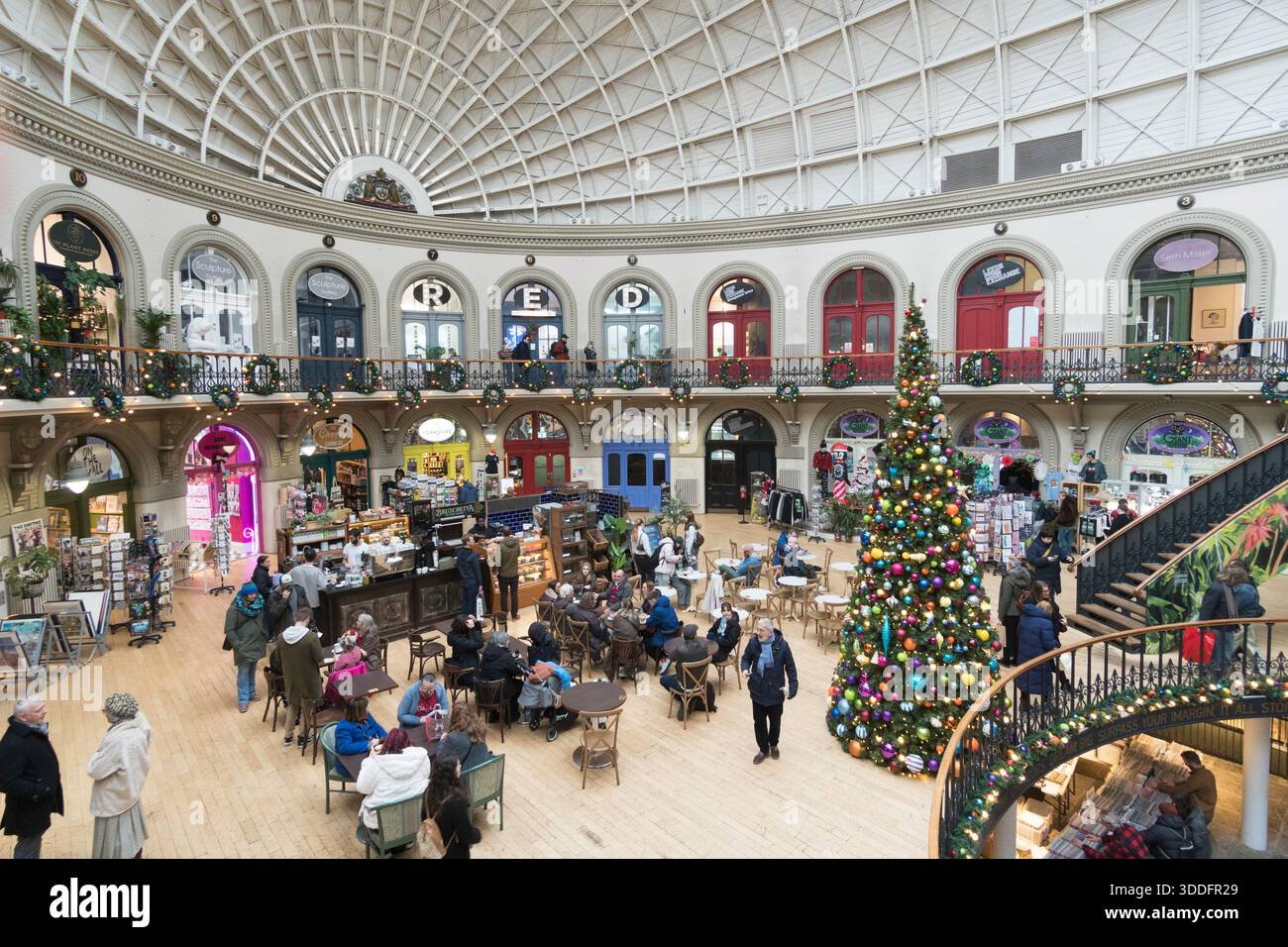 Leeds Corn Exchange décoré pour Noël, Yorkshire, Angleterre Banque D'Images