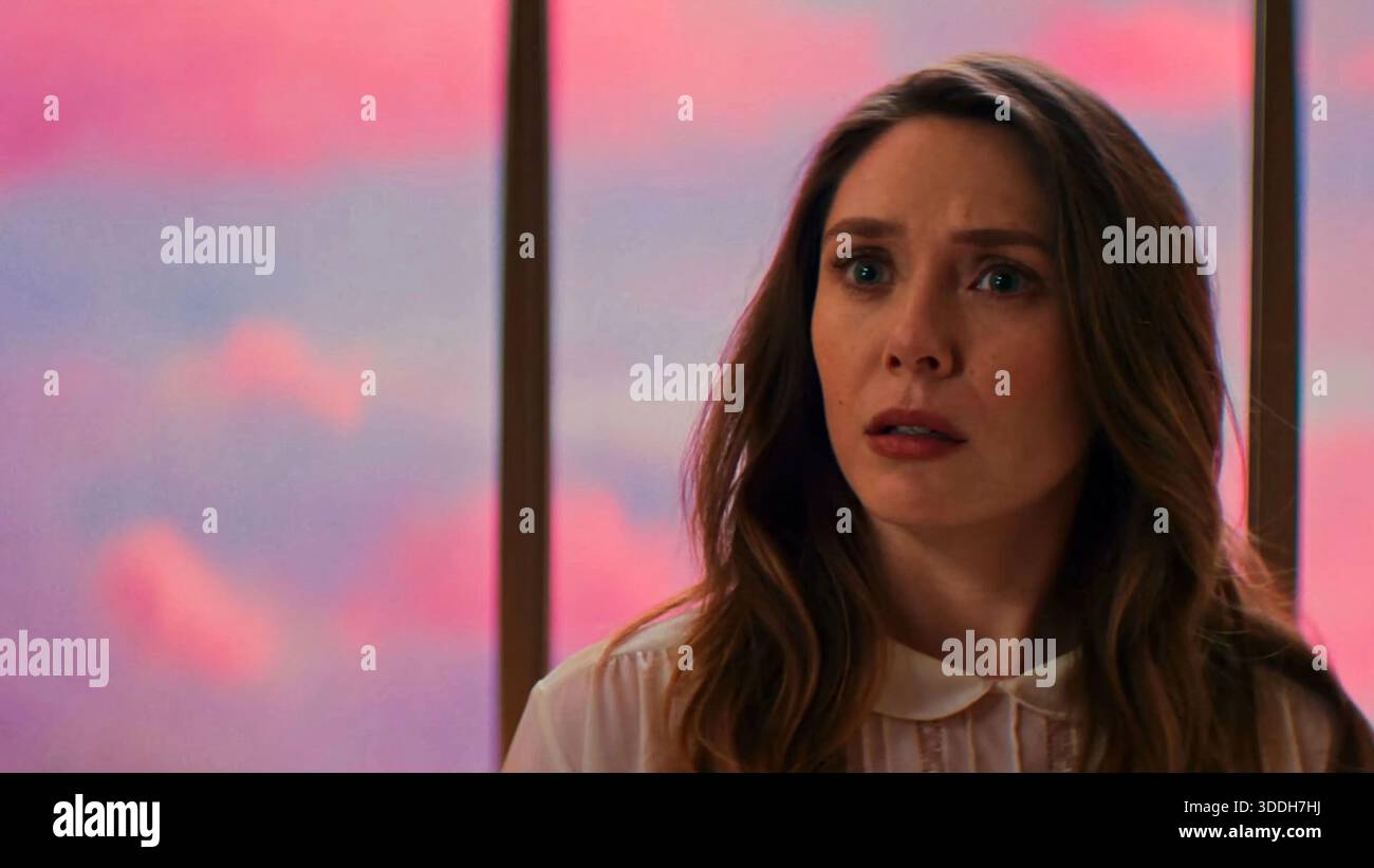 ELIZABETH OLSEN dans ETERNITY (2025), mise en scène par DAVID Freyne. Crédit : Apple films originaux / A24 / Star Thrower Entertainment / album Banque D'Images