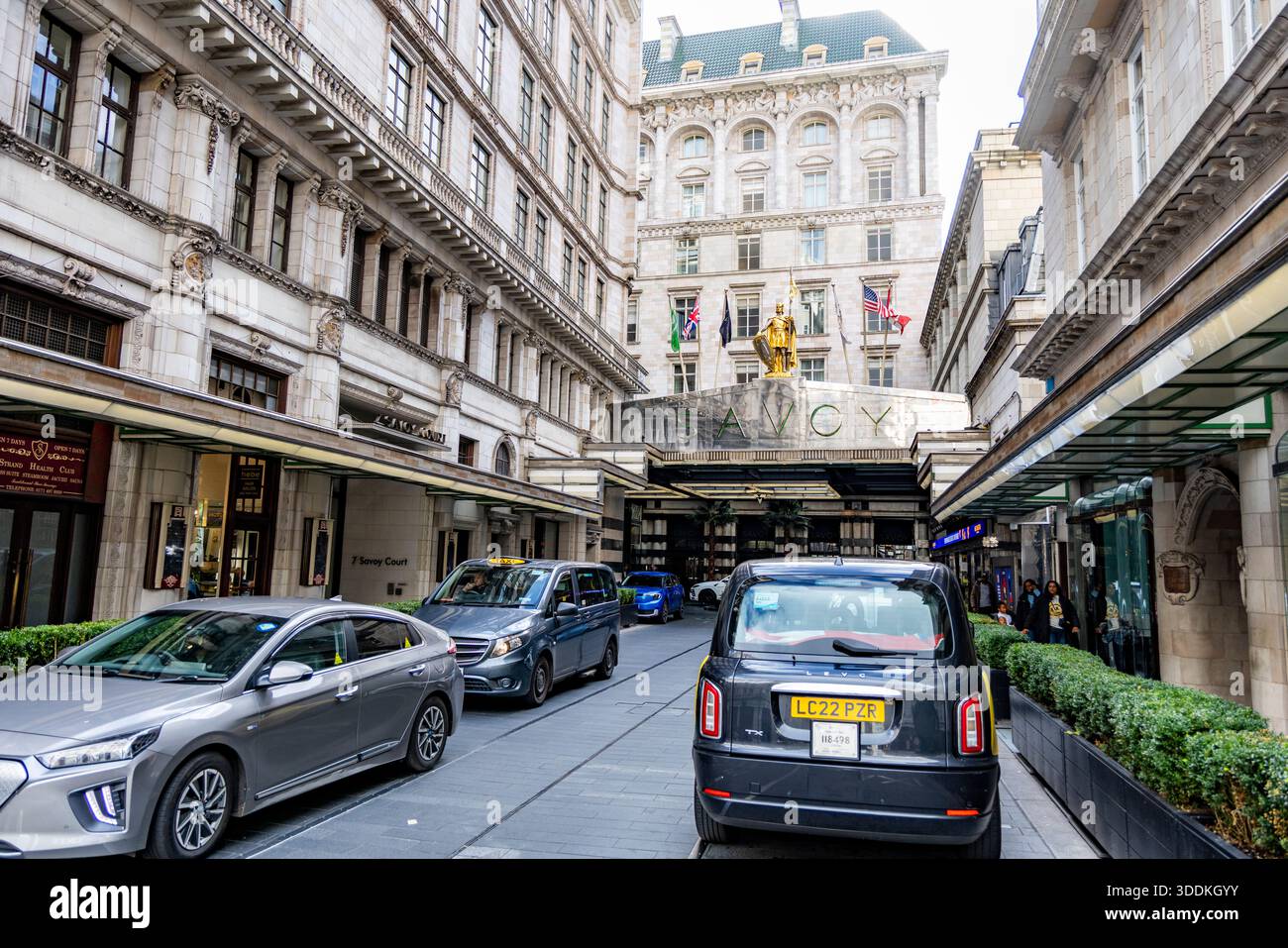 Londres, The Savoy Hotel, hôtel de luxe londonien sur le Strand dans l'extrémité ouest de Londres, Angleterre, Royaume-Uni Banque D'Images