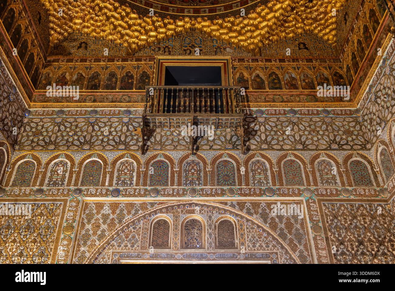 Hall des Ambassadeurs mur décoré avec stuc dans l'intérieur Royal Alcazar de Séville à Séville, Andalousie, Espagne. Hall principal du palais, utilisé comme Banque D'Images