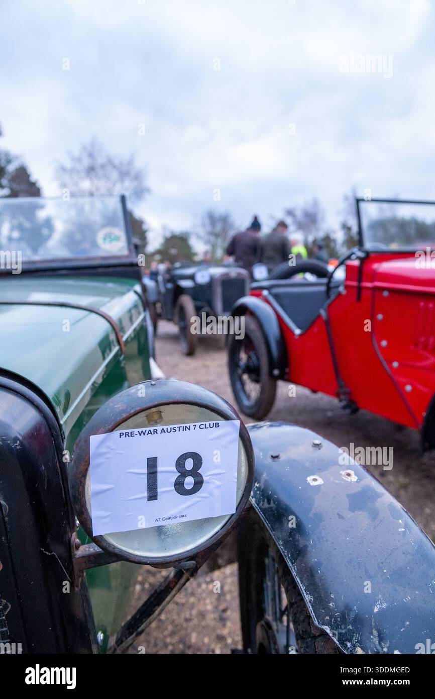 Les membres du car club Austin 7 d'avant-guerre participent à l'événement Dave Wilcox Memorial Hill Trials. Banque D'Images