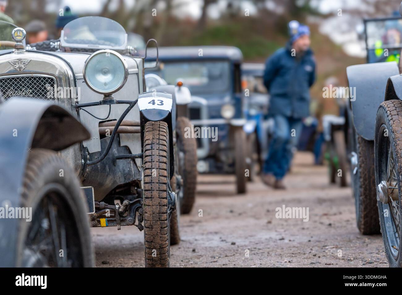 Les membres du car club Austin 7 d'avant-guerre participent à l'événement Dave Wilcox Memorial Hill Trials. Banque D'Images