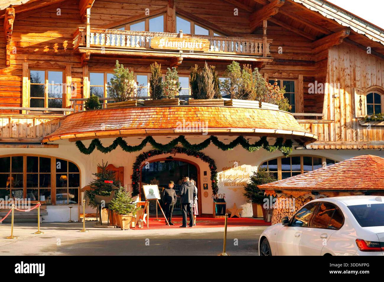 02.01.2026, Kitzbühel, AUT, Unterwegs in TIROL, SYMBOLBILD, Themenbild, Verschiedene Themenbilder, im Bild Biohotel Stanglwirt, Going, Tirol, Promi Wirt, Wirtshaus, gastronomie, Hôtel, Weisswurstparty, Tourismus, Gastronomiebetrieb, Fremdenverkehr, Aaußenansicht, *** 02 01 2026, Kitzbühel, AUT, sur la route du TYROL, IMAGE SYMBOLE, image à thème, diverses images à thème, dans l'image Biohotel Stanglwirt, Going, Tyrol, hôte de célébrité, auberge, gastronomie, hôtel, fête de saucisse blanche, tourisme, gastronomie business, tourisme, vue extérieure, Banque D'Images