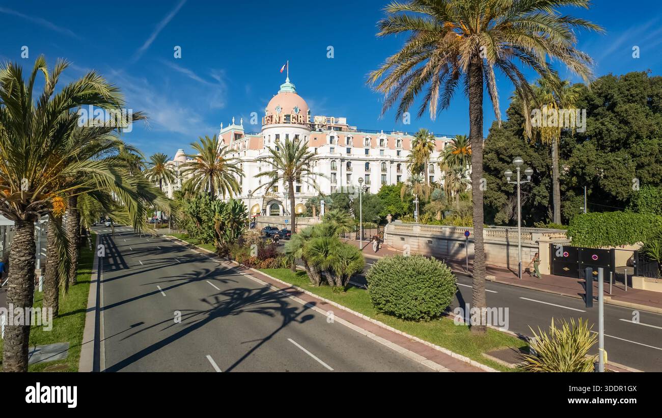 Vue de dessus de l'incroyable promenade des Anglais à Nice, France. Banque D'Images