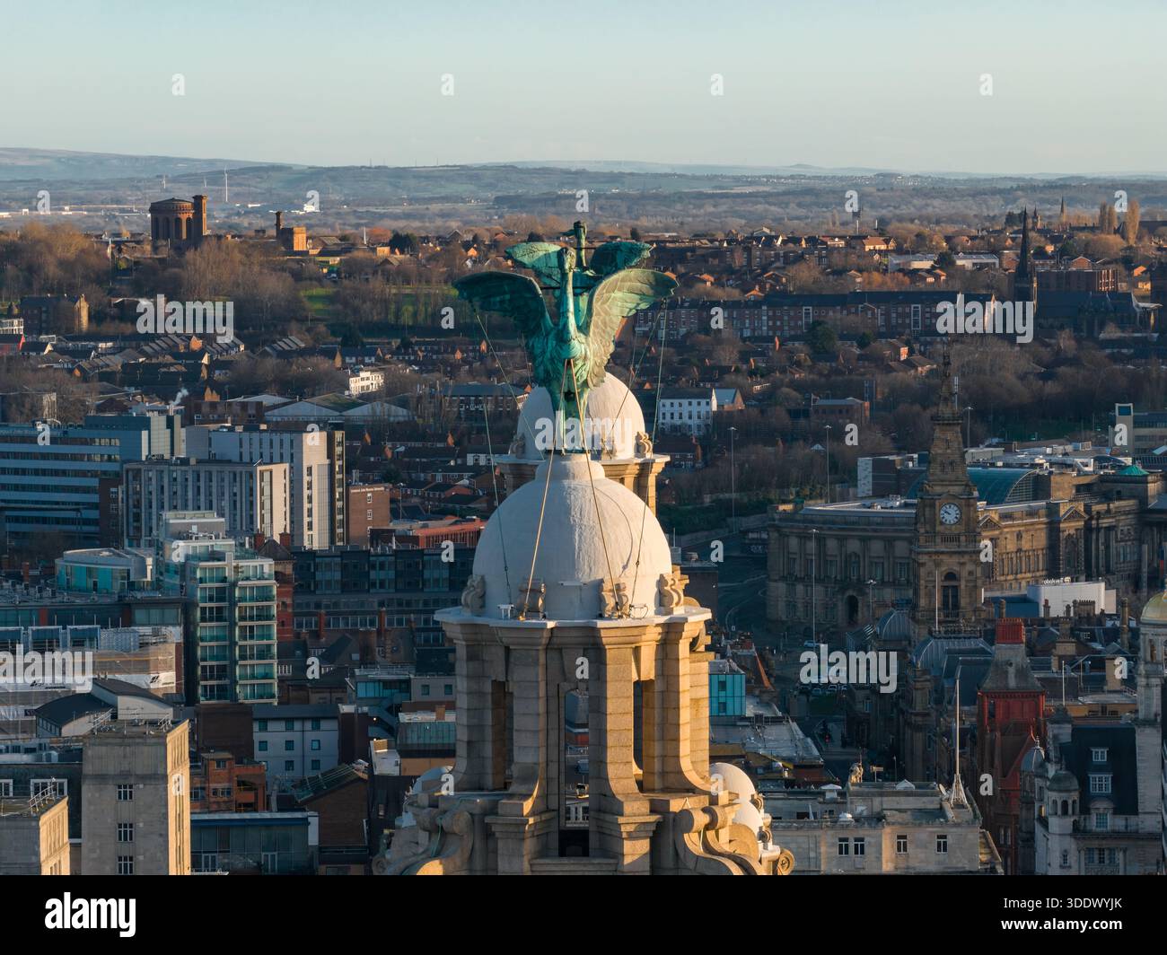 Lever de soleil aérien sur Liverpool et Royal Liver Building Liver Bird Banque D'Images