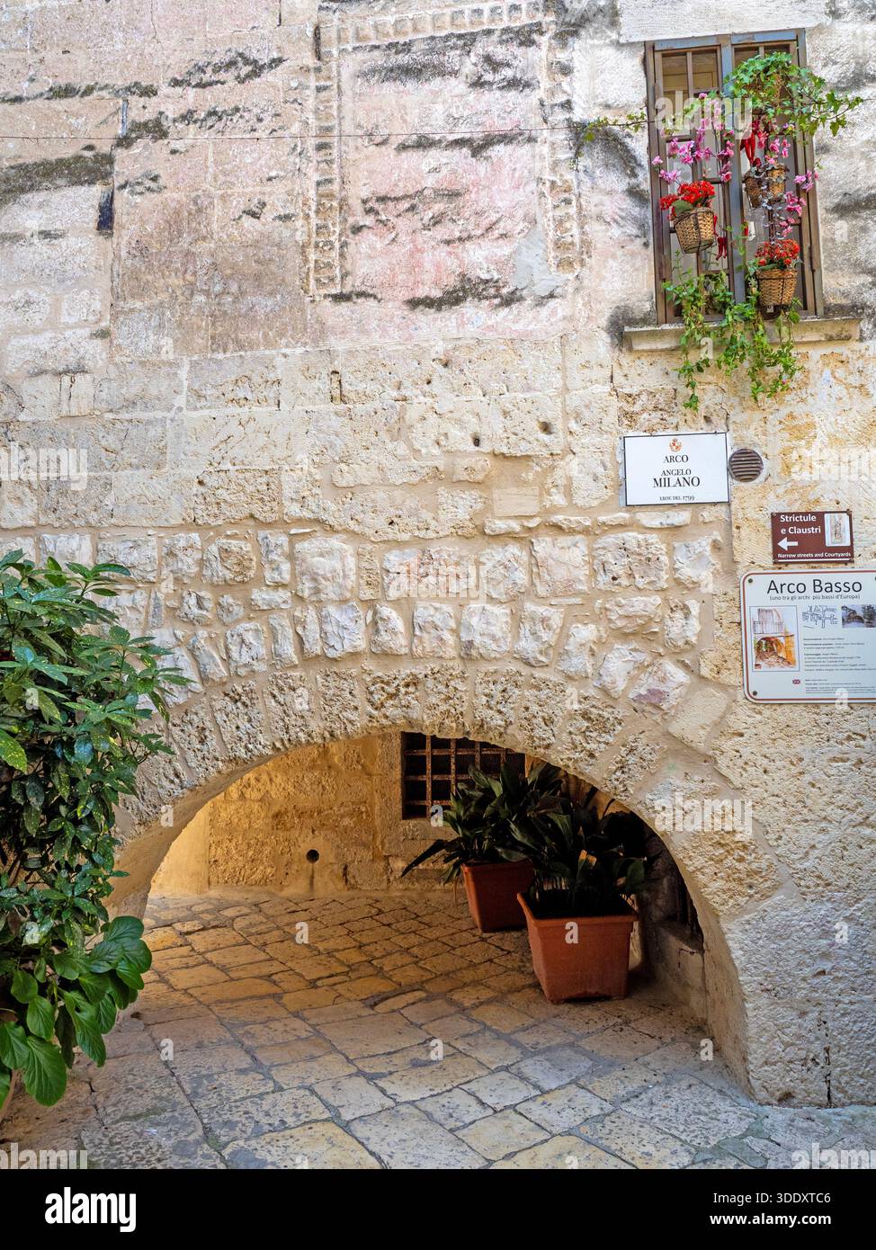 Arco Basso d'Altamura, présenté comme l'une des arches les plus basses d'Europe Banque D'Images