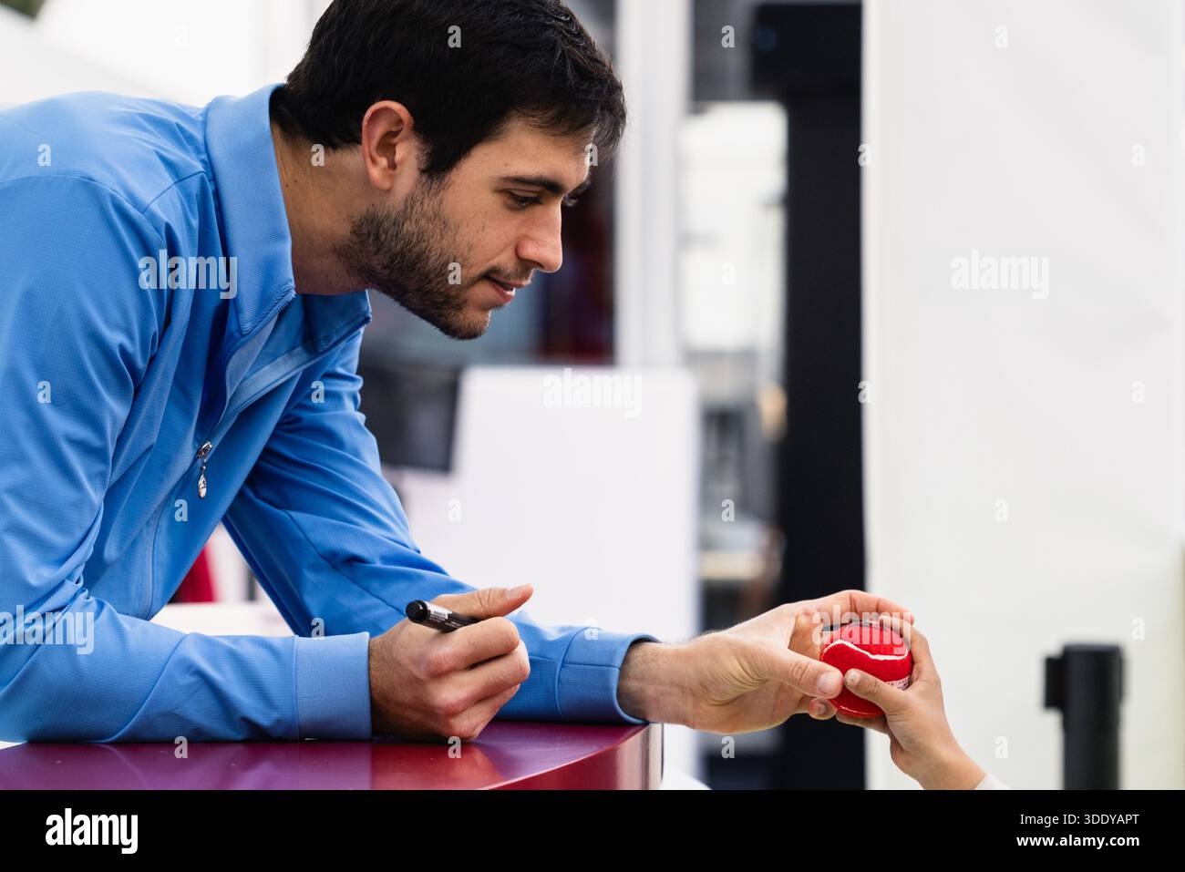 HONG KONG, Chine - 04 JANVIER : Nuno Borges du Portugal lors de la séance d'autographes de la Bank of China Hong Kong Tennis Open 2026 (ATP 250) au Victoria Park Tennis Centre court le 4 janvier 2026 à Hong Kong, Chine (photo de Jack Ng/Alamy Live News) Banque D'Images