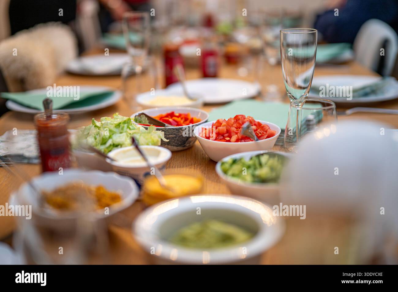 Préparer un dîner traditionnel de Taco à la maison en Suède Banque D'Images