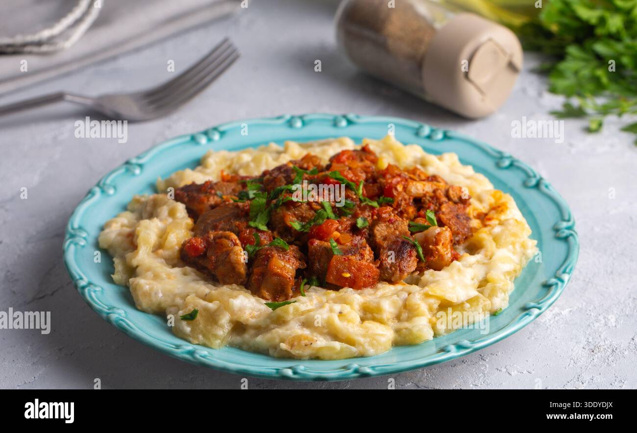 La nourriture turque Hunkar Begendi faite à l'aubergine et la viande. Banque D'Images