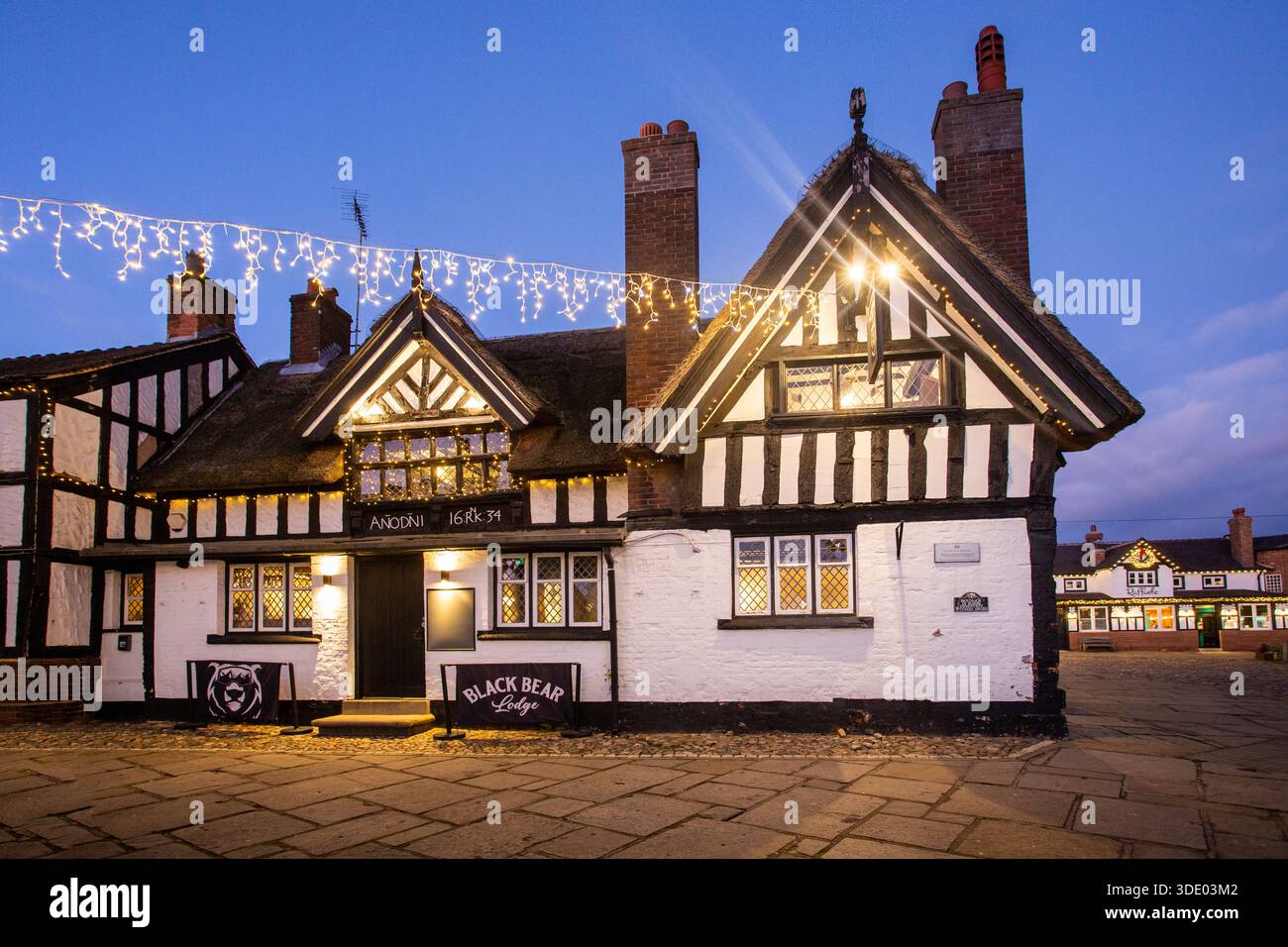 Le Black Bear Lodge, une ancienne auberge de coaching, dans le Cheshire ville de Sandbach en Angleterre Banque D'Images