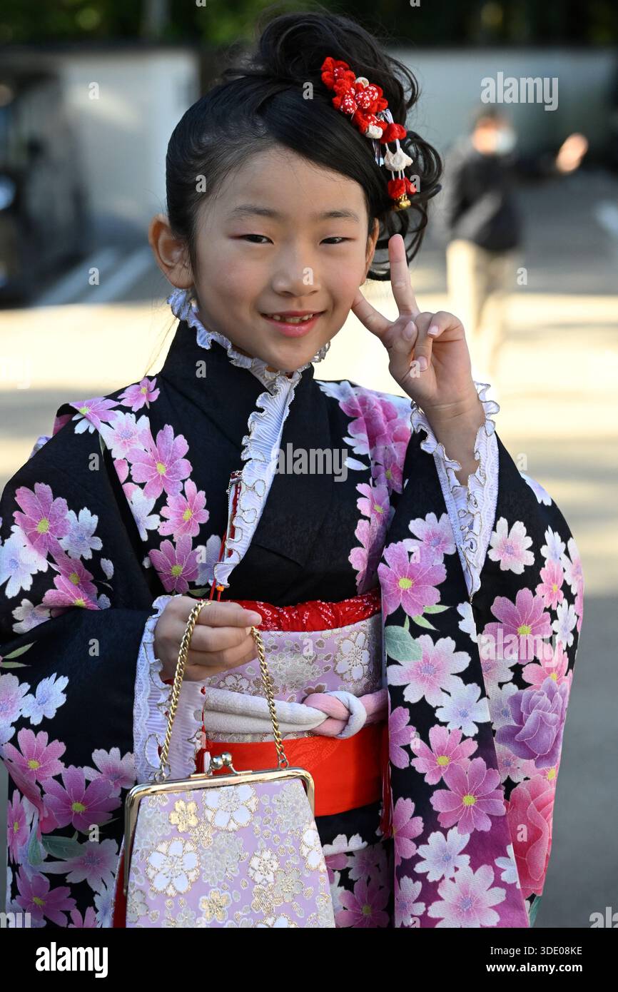 Célébration Shichi-Go-San pour les filles et les garçons de 3 ans, garçons de 5 ans et filles de 7 ans au Japon, sanctuaire Kasuga Taisha, Nara. Banque D'Images