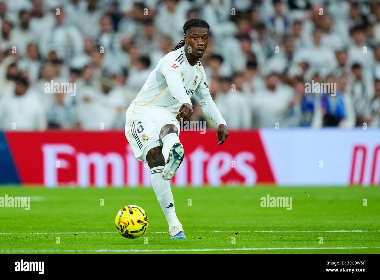 Eduardo Camavinga du Real Madrid CF lors du match la Liga EA Sports entre le Real Madrid CF et le Real Betis a joué au stade Santiago Bernabeu le 4 janvier 2026 à Madrid. (Photo de Cesar Cebolla / PRESSIN) Banque D'Images