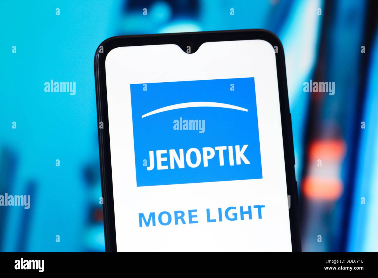 Dans cette illustration photo, le logo Jenoptik est affiché sur un écran de smartphone. Banque D'Images