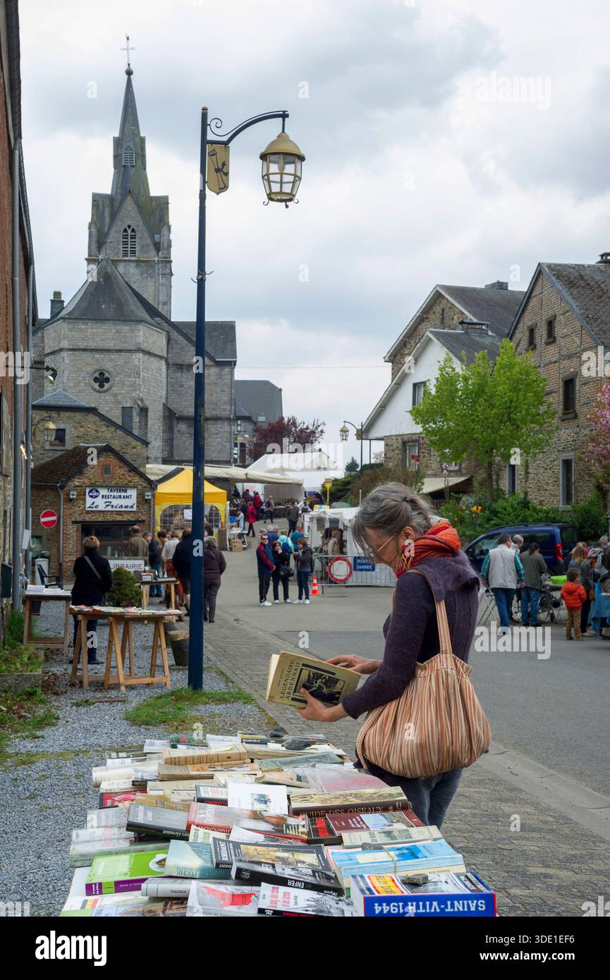 30 ème anniversaire de la fête du livre a Redu. Le livre en version papier s'affiche sur les étals des libraires et collectionneurs à travers tout le Banque D'Images