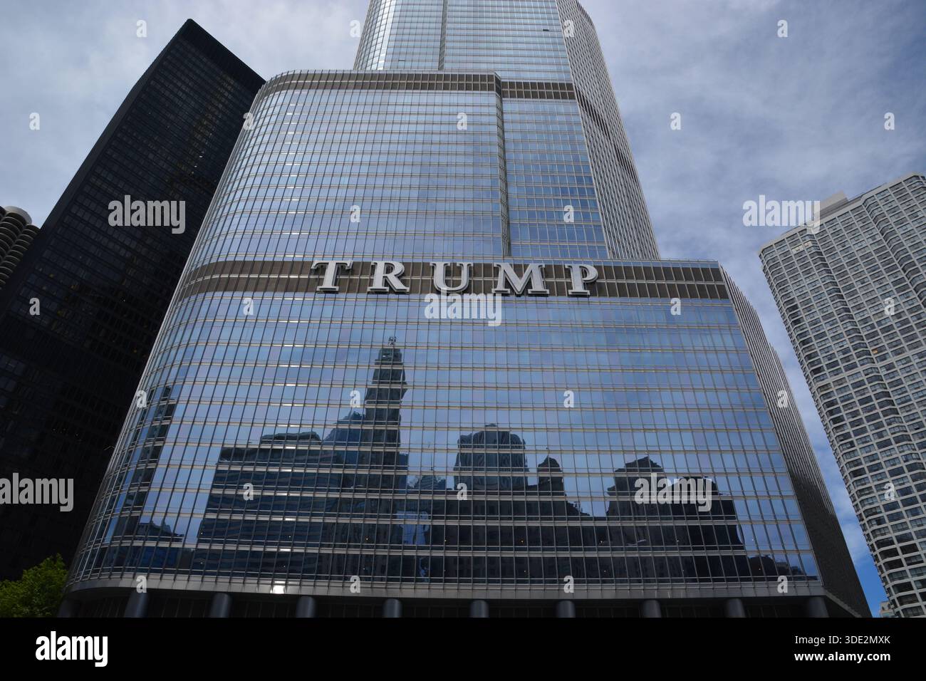 Trump Tower le long de la rivière Chicago à Chicago Illinois, États-Unis Banque D'Images