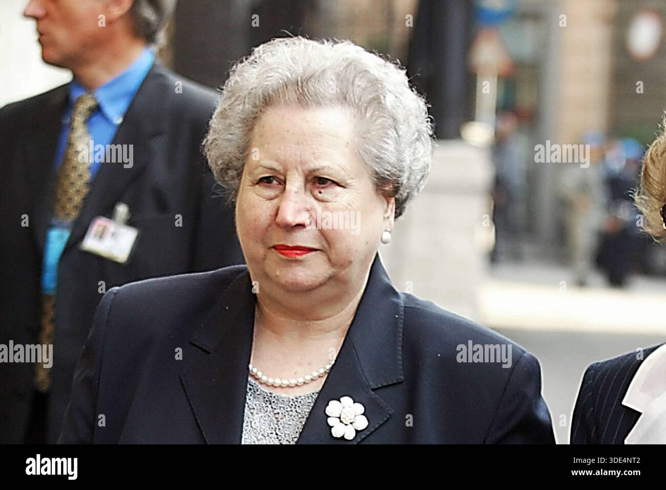 ©MAURO SCROBOGNA / LAPRESSE 21-05-2002 ROMA POLITICA CERIMONIA DI COMMEMORAZIONE A 10 ANNI DALLA MORTE DI GIOVANNI FALCONE NELLA FOTO ANNA E MARIA FALCONE SORELLE DI GIOVANNI FALCONE Banque D'Images