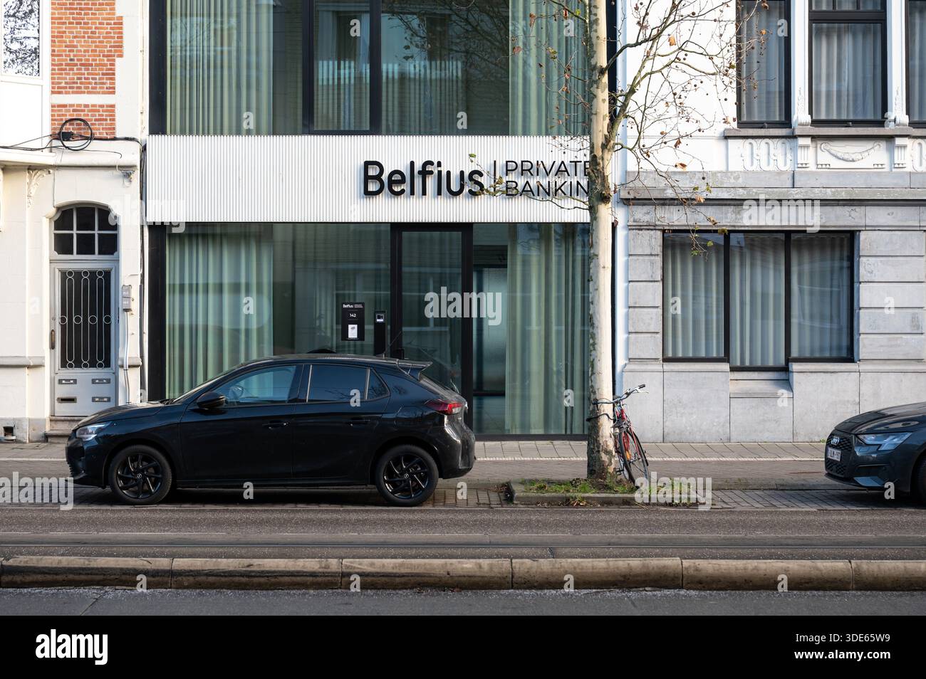 Le bureau de Belfius Private Banking est situé sur Meersstraat à Gand, représentant les services financiers dans un cadre résidentiel urbain. Gand, Belgique Banque D'Images