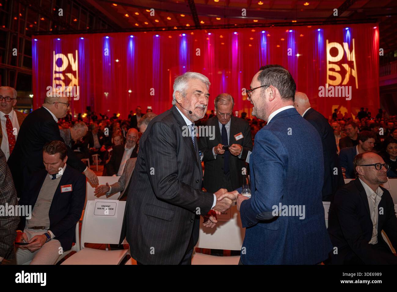 Bruxelles, Belgique. 05 janvier 2026. Rudy Provoost, président de VOKA, et Vincent Van Quickenborne d'Open VLD, sont photographiés lors de la réception du nouvel an de VOKA (Vlaams Netwerk van ondernemingen, réseau flamand d'entreprises), lundi 05 janvier 2026 à Bruxelles. BELGA PHOTO JONAS ROOSENS crédit : Belga News Agency/Alamy Live News Banque D'Images