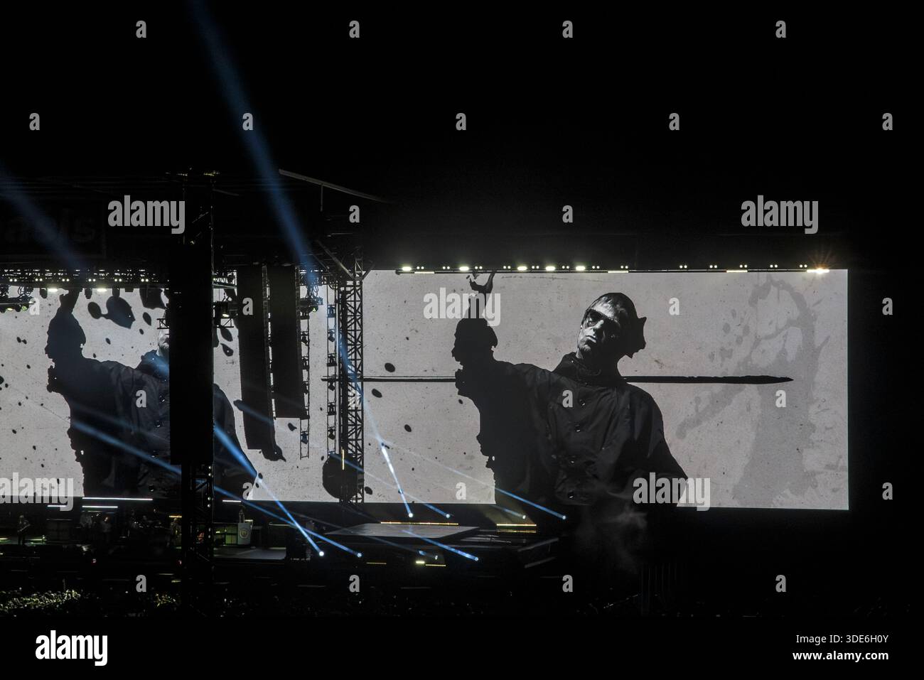 Liam Gallagher sur scène lors de la très attendue réunion Oasis à l'été 2025 Banque D'Images