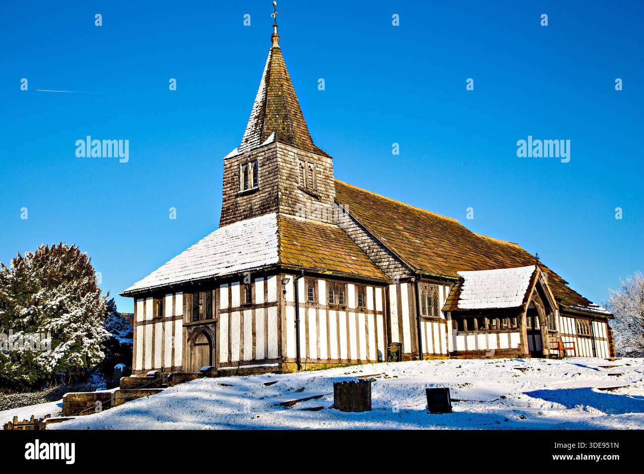 L'église paroissiale de St James et St Paul recouverte de neige dans le village de Marton près de Congleton Cheshire Angleterre Banque D'Images