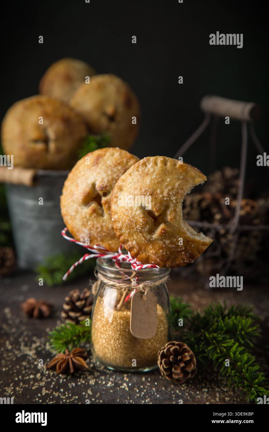 pompons de tarte aux pommes, fond sombre, mise au point sélective Banque D'Images