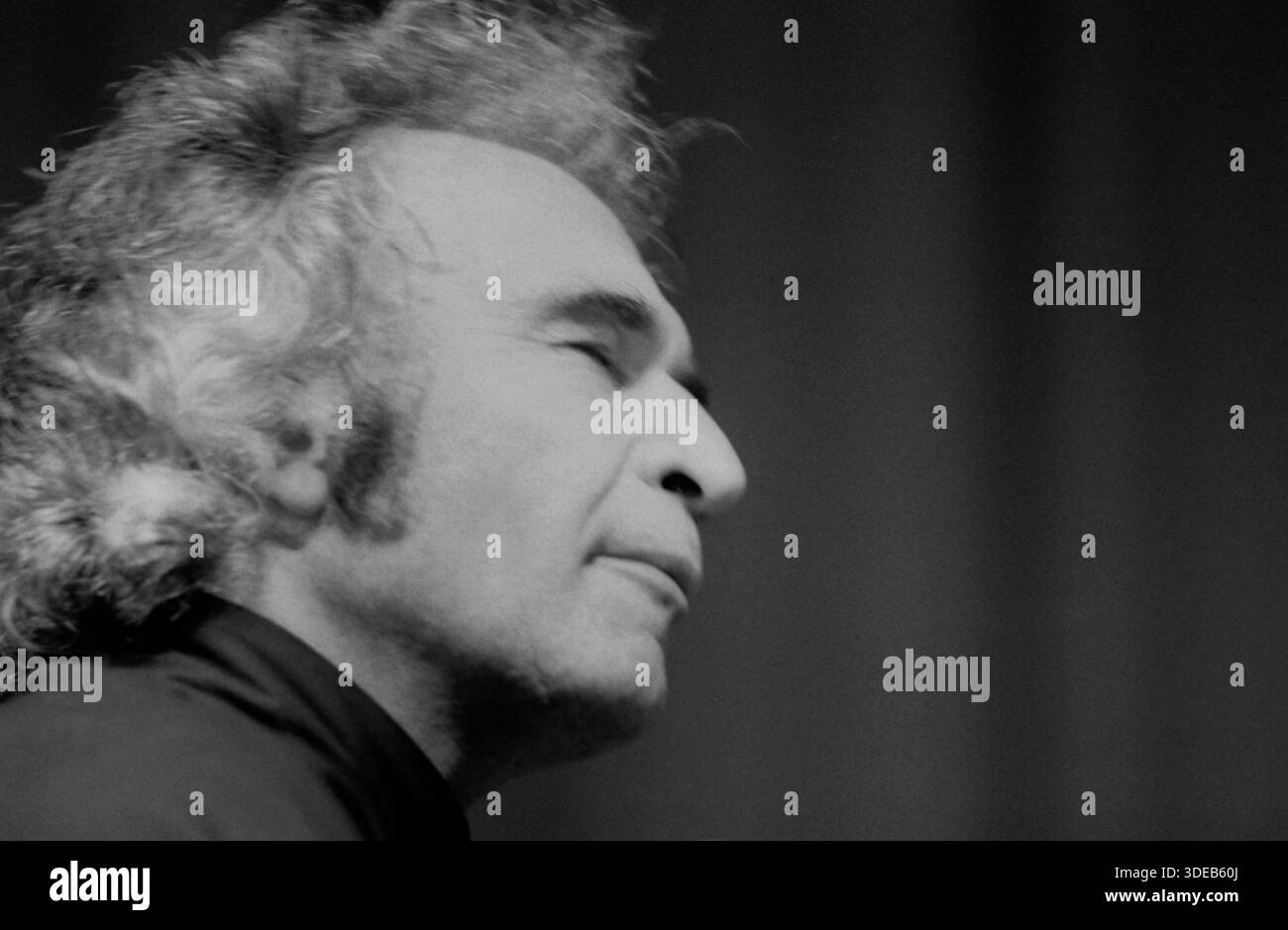 Dave Brubeck vertieft im Spiel am Flügel beim Konzert mit Gerry Mulligan am 4. Novembre 1970 à München zeigt volle musikalische Hingabe. Banque D'Images