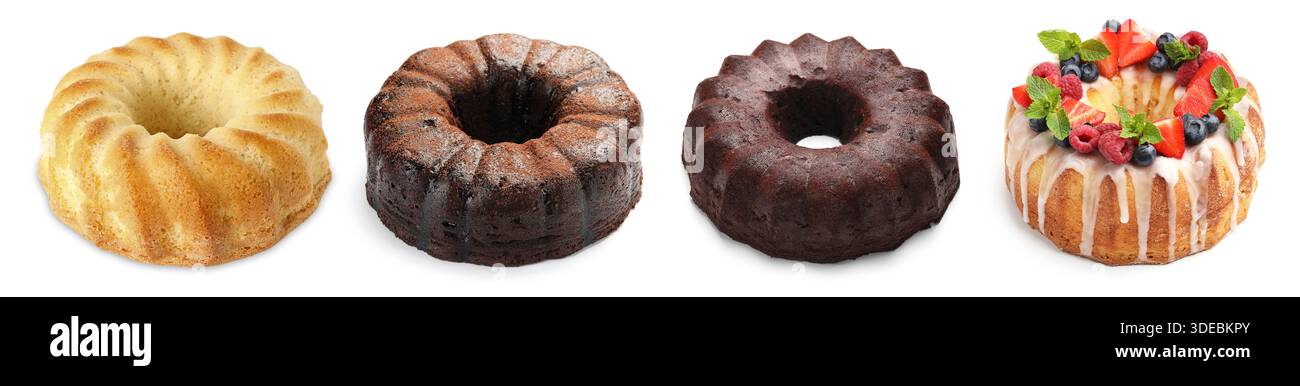 Délicieux gâteaux Bundt isolés sur blanc, mis Banque D'Images