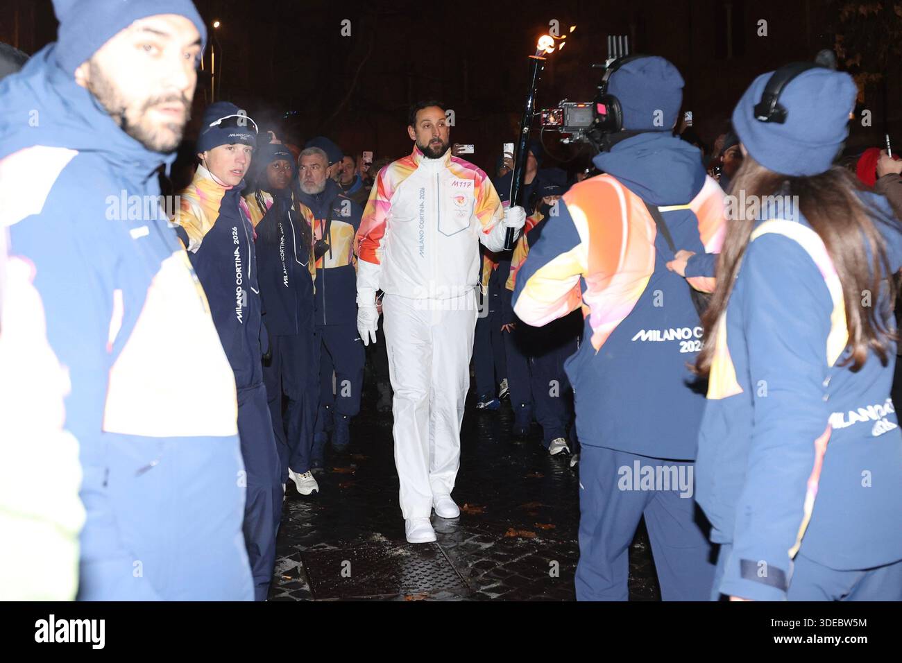 Bologne, Italie. 06 janvier 2026. 06 GEN 2026BO - Piazza Minghetti Tappa a Bologna della fiamma olimpica, Milano-Cortina 2026, proveniente da San Lazzaro (photo Guido Calamosca/LaPresse) 06 Jan 2026 BO - Piazza Minghetti la flamme olympique Milan-Cortina 2026 arrivera à Bologne depuis San Lazzaro. (Guido Calamosca/ Credit : LaPresse/Alamy Live News Banque D'Images