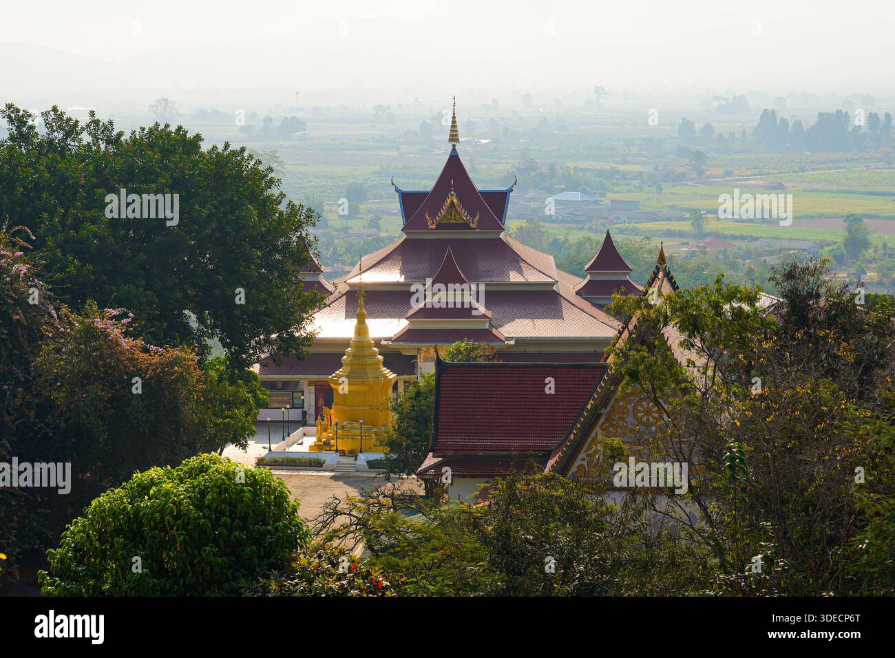 Bureau administratif et résidence de l'abbé à Wat Tha ton Phra Aram Luang dans le nord de la Thaïlande Banque D'Images