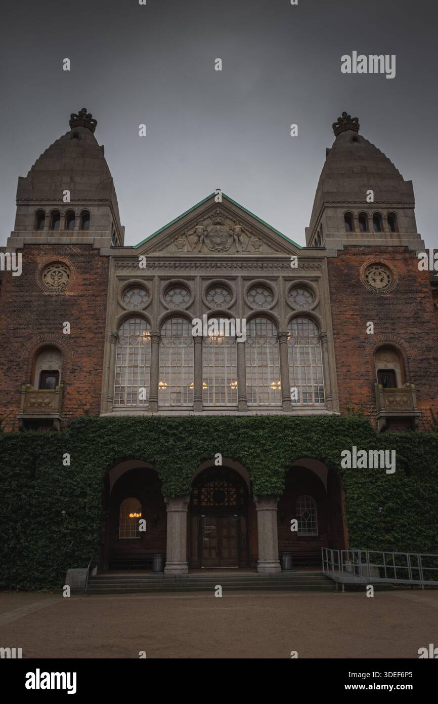 Façade recouverte de grand lierre de la Bibliothèque royale de Copenhague, Danemark Banque D'Images