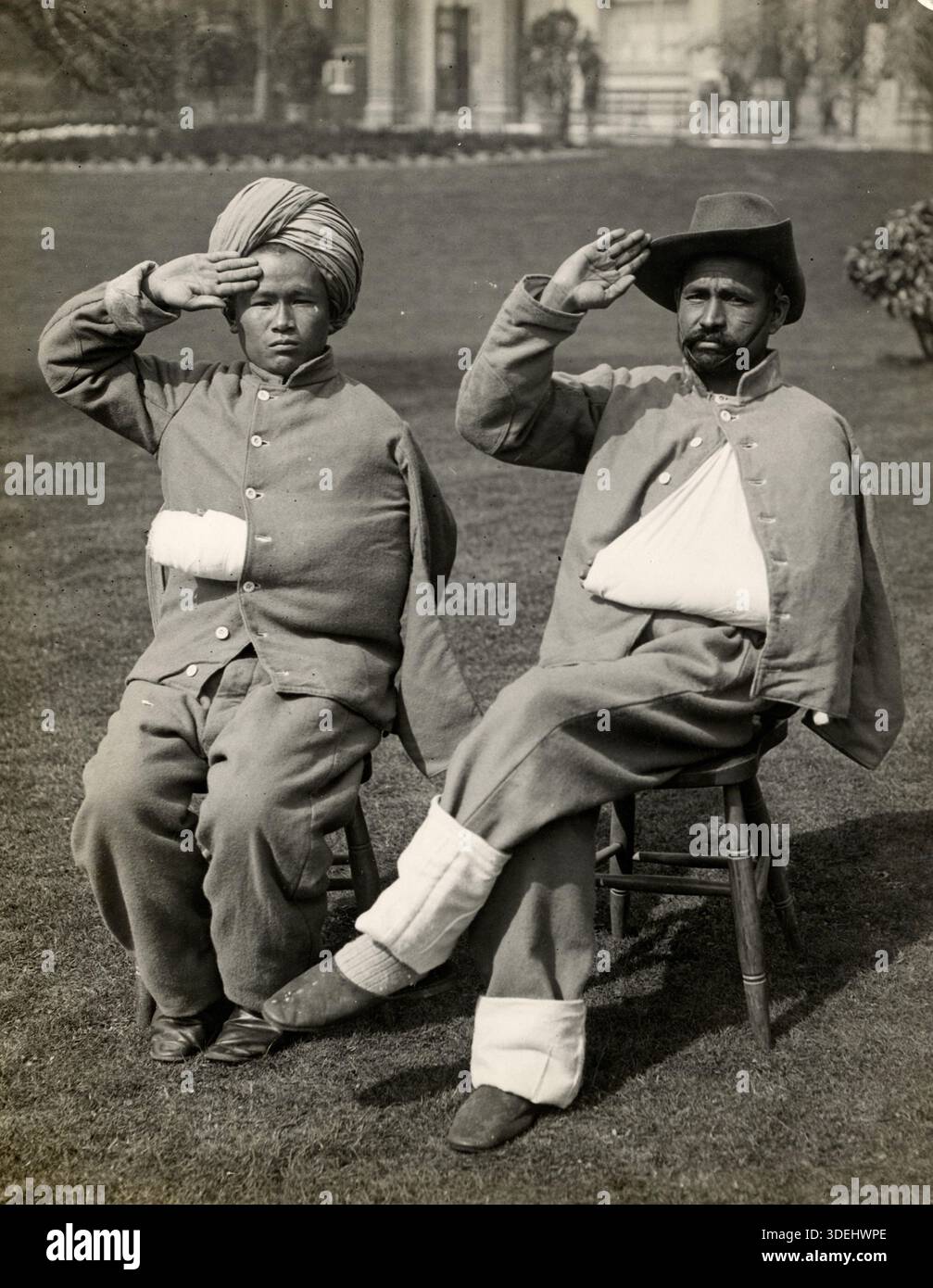 Deux Indiens grièvement blessés à l'hôpital Kitchener à Brighton. Photographe : H. D. Girdwood. Banque D'Images