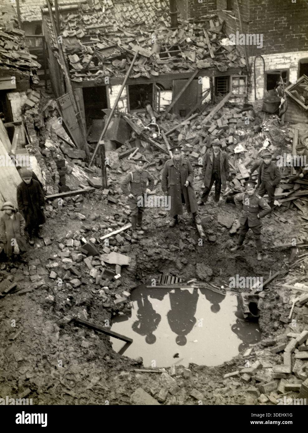 Dégâts causés par les raids de zeppelin en Angleterre pendant la première Guerre mondiale. Photographe : H. D. Girdwood. Banque D'Images