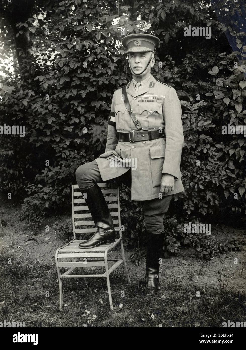 Le général Sir James Willcocks photographié à son quartier général à Merville, en France, en 1915 pendant la première Guerre mondiale. Photographe : H. D. Girdwood. Banque D'Images