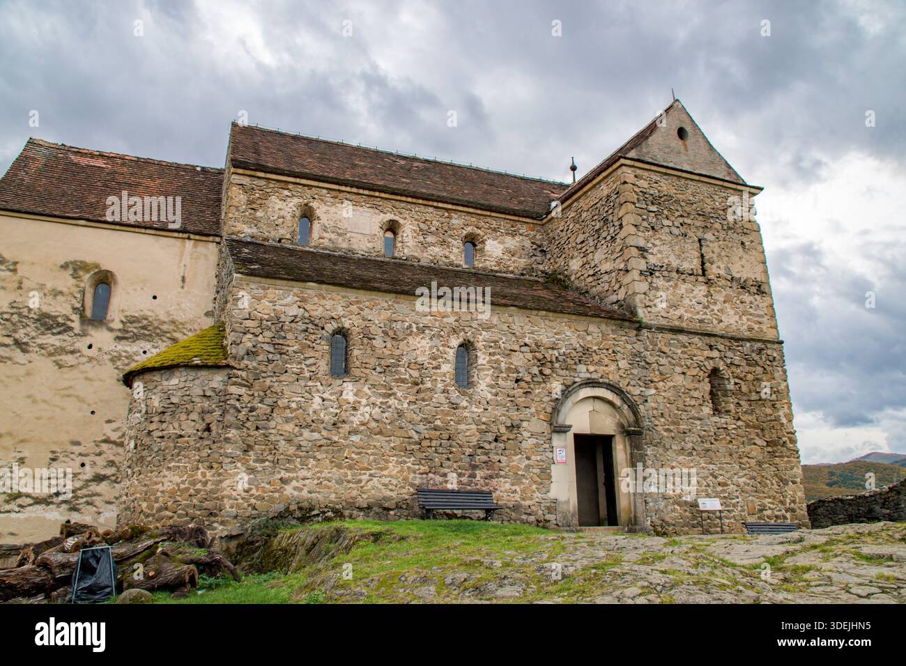 L'église fortifiée de Cisnadioara est un exemple exceptionnel d'architecture romane en Transylvanie Banque D'Images