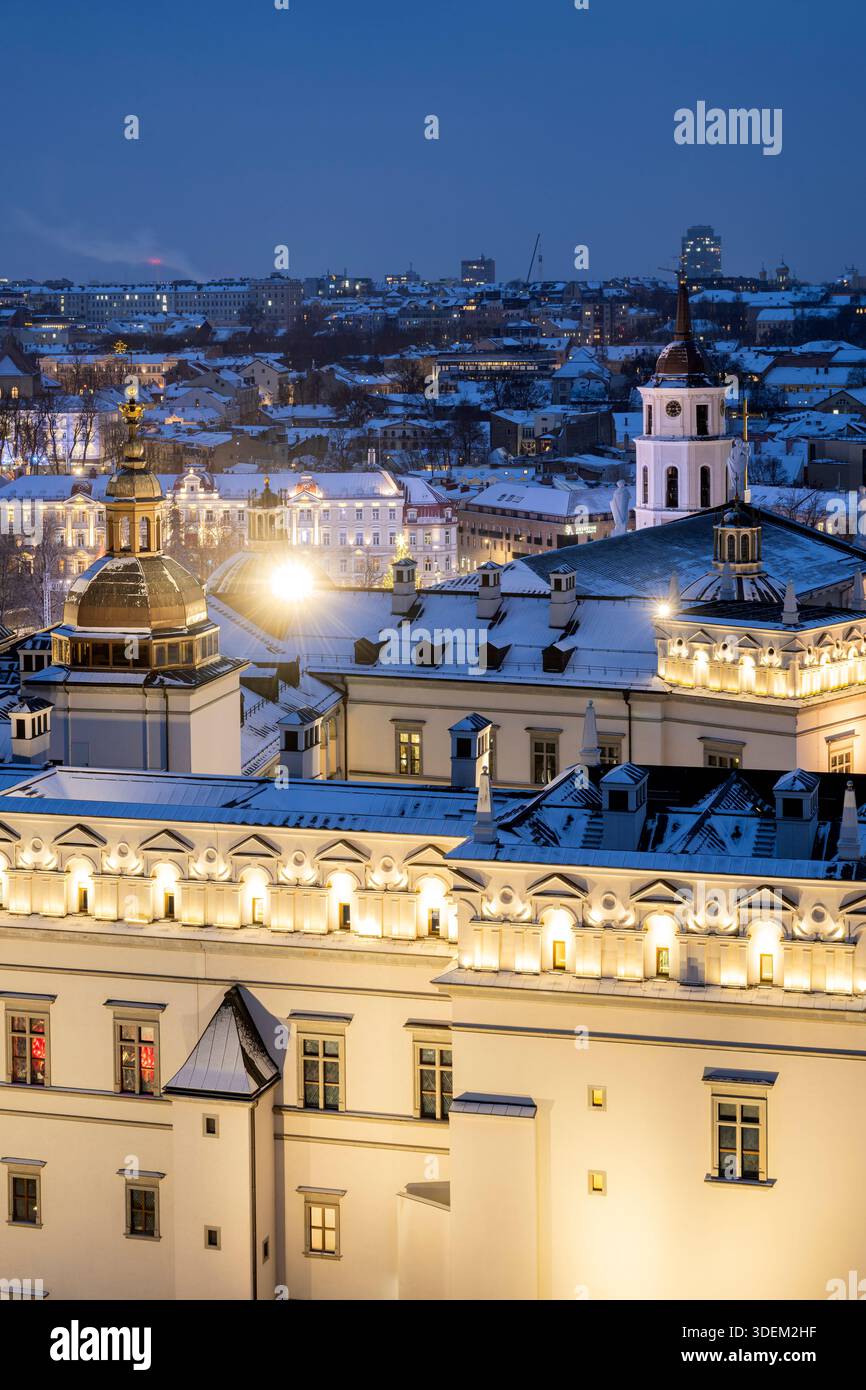 Horizon de la vieille ville en hiver, Vilnius, Lituanie Banque D'Images