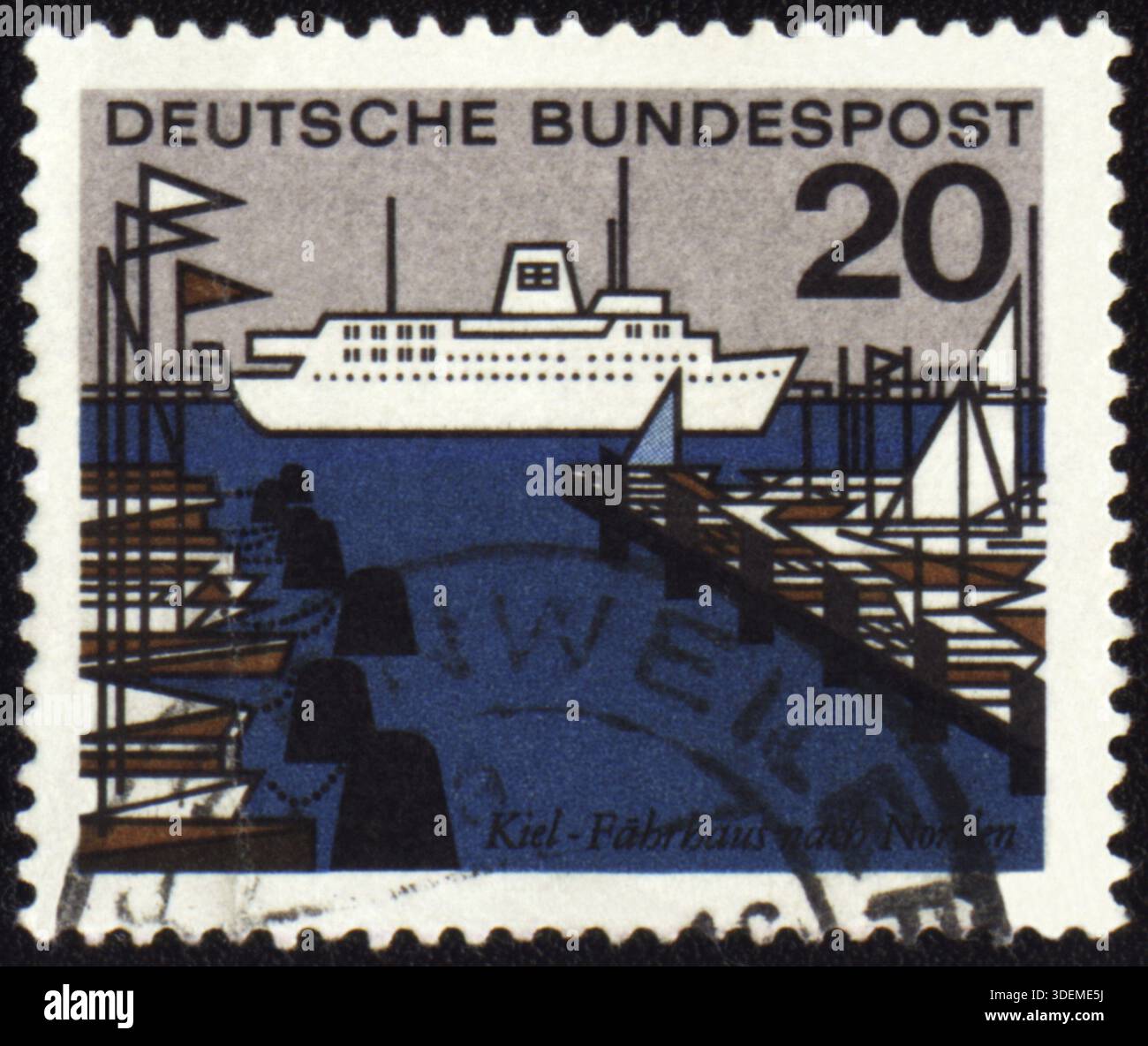 ALLEMAGNE - VERS LES années 1960 : un timbre imprimé en Allemagne montre le port avec bateau et yachts, vers les années 1960 Banque D'Images