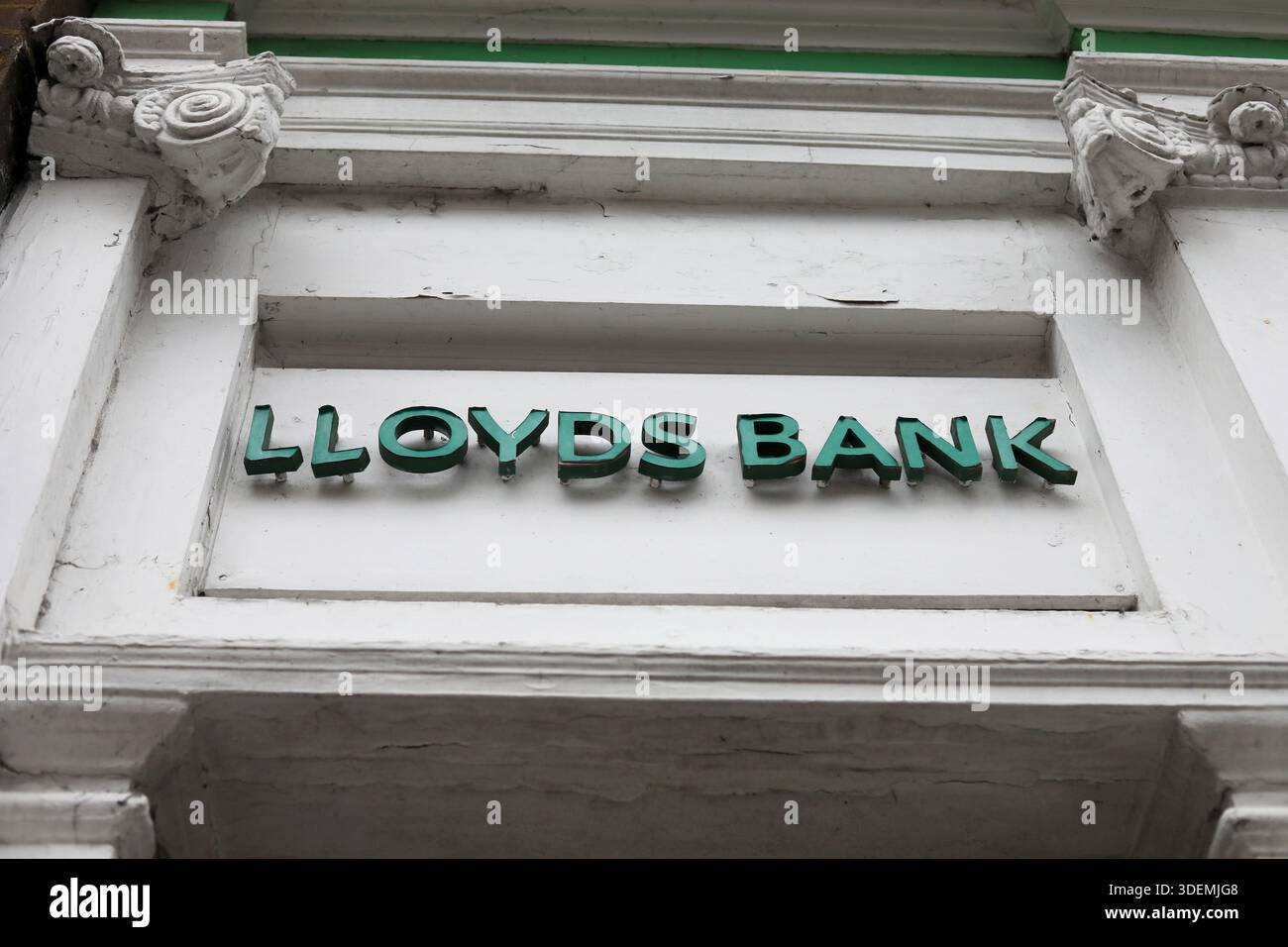 Vues générales du bâtiment de la Lloyds Bank à Guildford, Surrey, Royaume-Uni. Banque D'Images