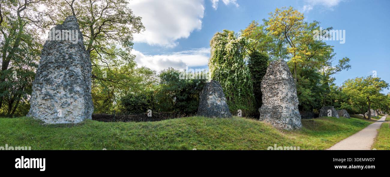 Roman Stones (Roemersteine) Mainz, District Bretzenheim, Zahlbachtal, Allemagne. Reste l'aqueduc d'une conduite d'eau romaine Banque D'Images