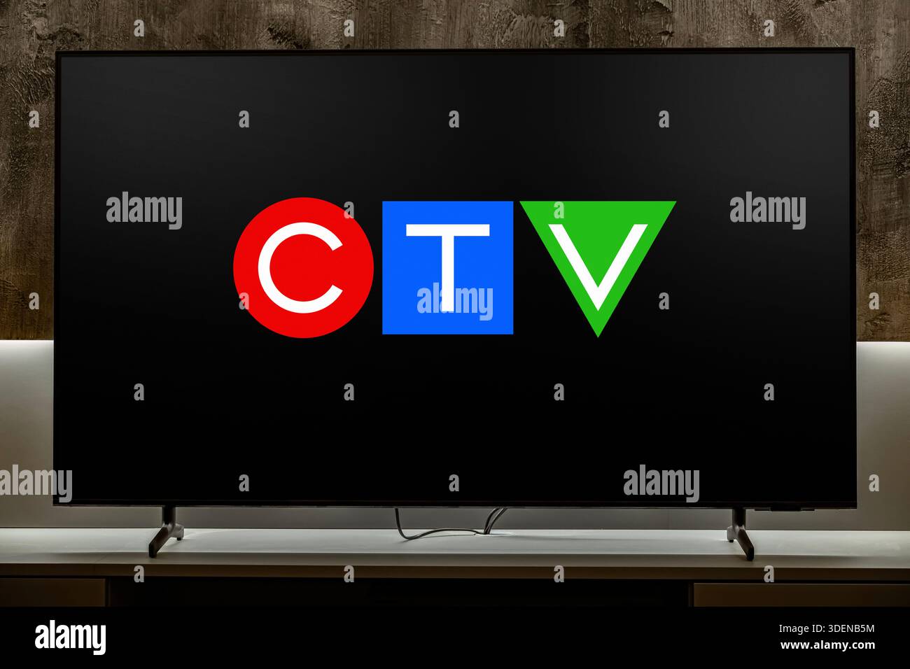 POZNAN, POL - nov 25, 2025 : téléviseur à écran plat affichant le logo de CTV Television Network Banque D'Images