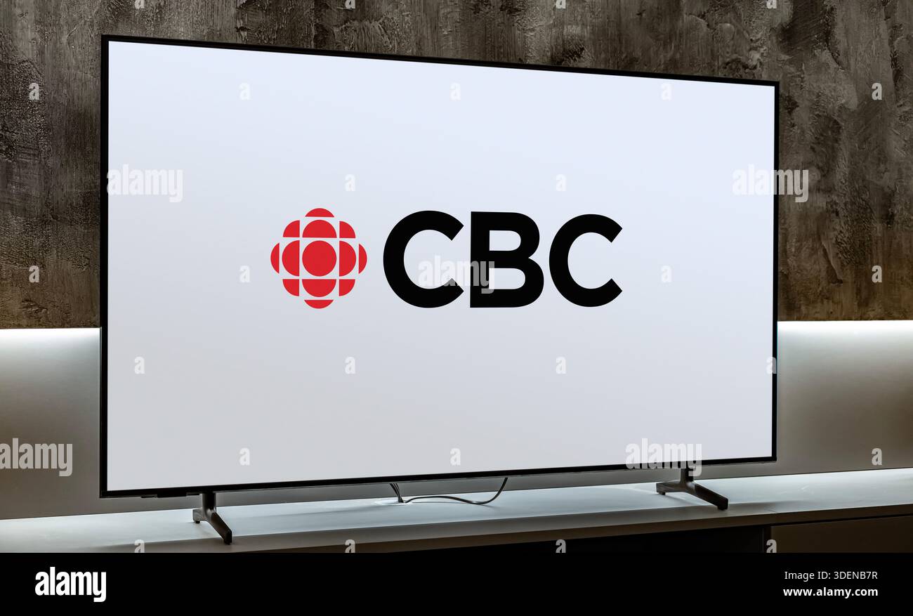 POZNAN, POL - nov 25, 2025 : téléviseur à écran plat affichant le logo de CBC Television Banque D'Images