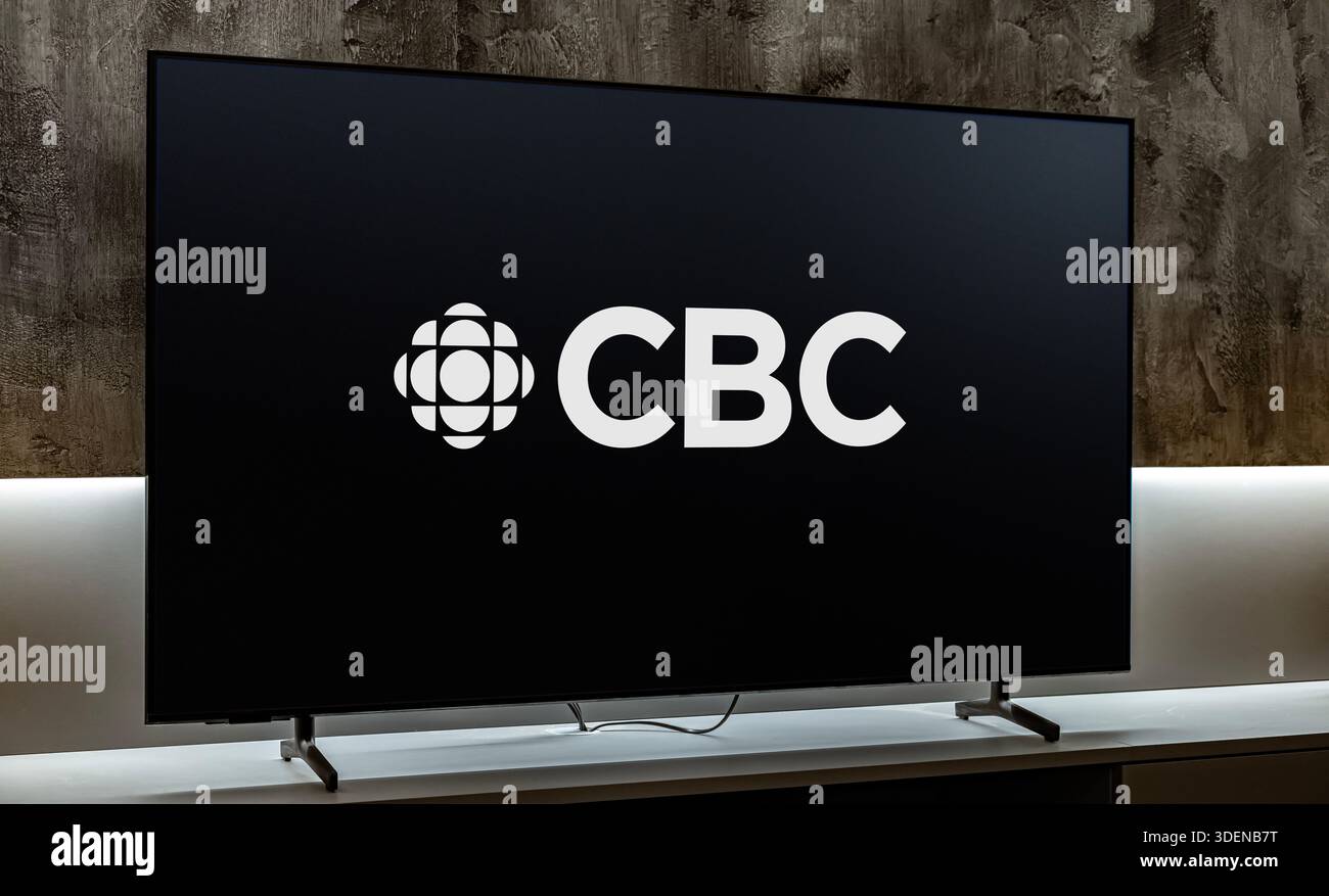 POZNAN, POL - nov 25, 2025 : téléviseur à écran plat affichant le logo de CBC Television Banque D'Images