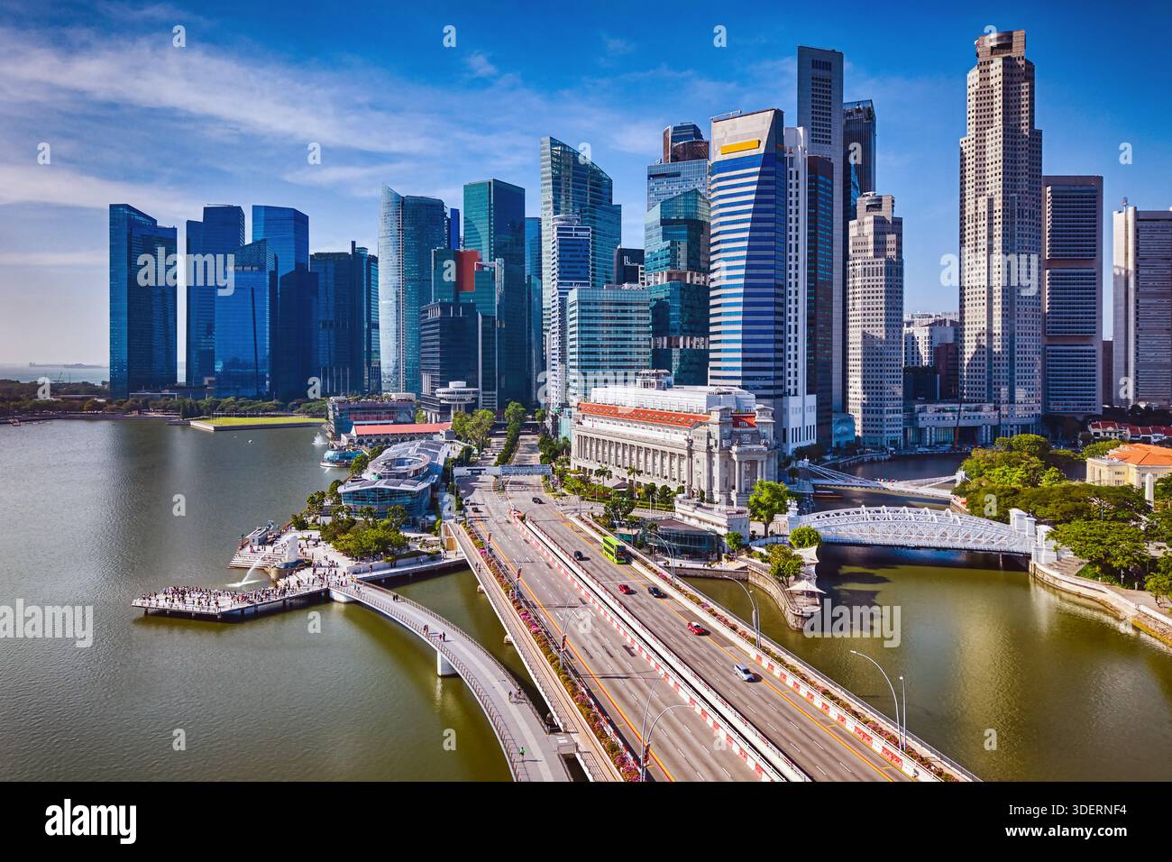 Singapour, Marina Bay, 4 janvier 2026 : vue aérienne de Marina Bay, avec Merlion Park et le quartier financier de Marina Bay Banque D'Images