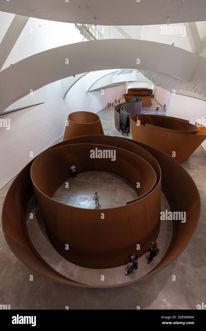 Musée Guggenheim, Bilbao, exposition de Richard Serra, la question du temps, grandes sculptures Banque D'Images