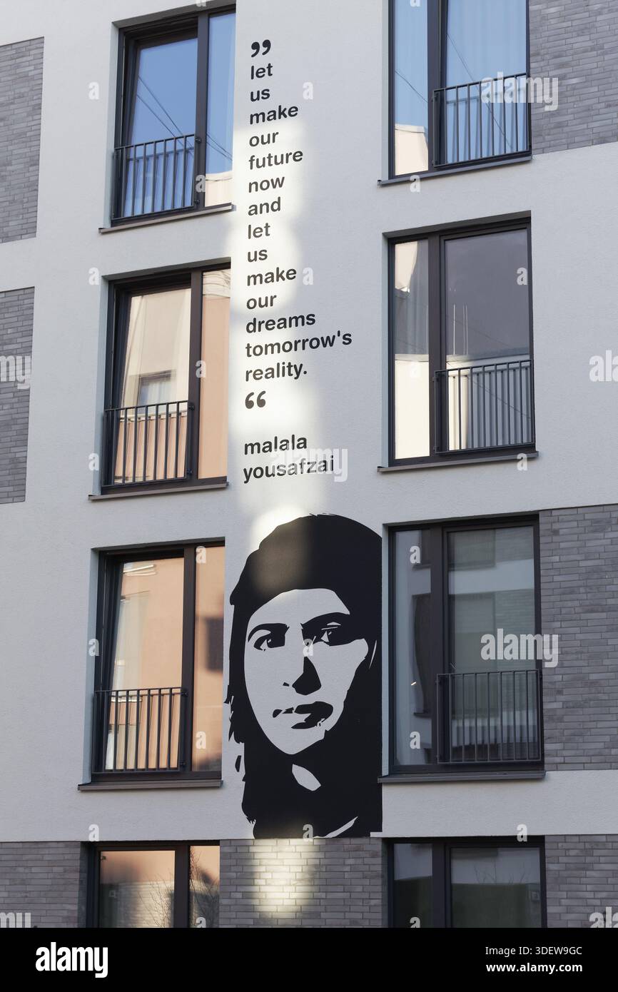 Malala Yousafzai, portrait mural et citation du prix Nobel de la paix dans une résidence étudiante, Duesseldorf-Derendorf, Rhénanie du Nord-Westphalie, GE Banque D'Images