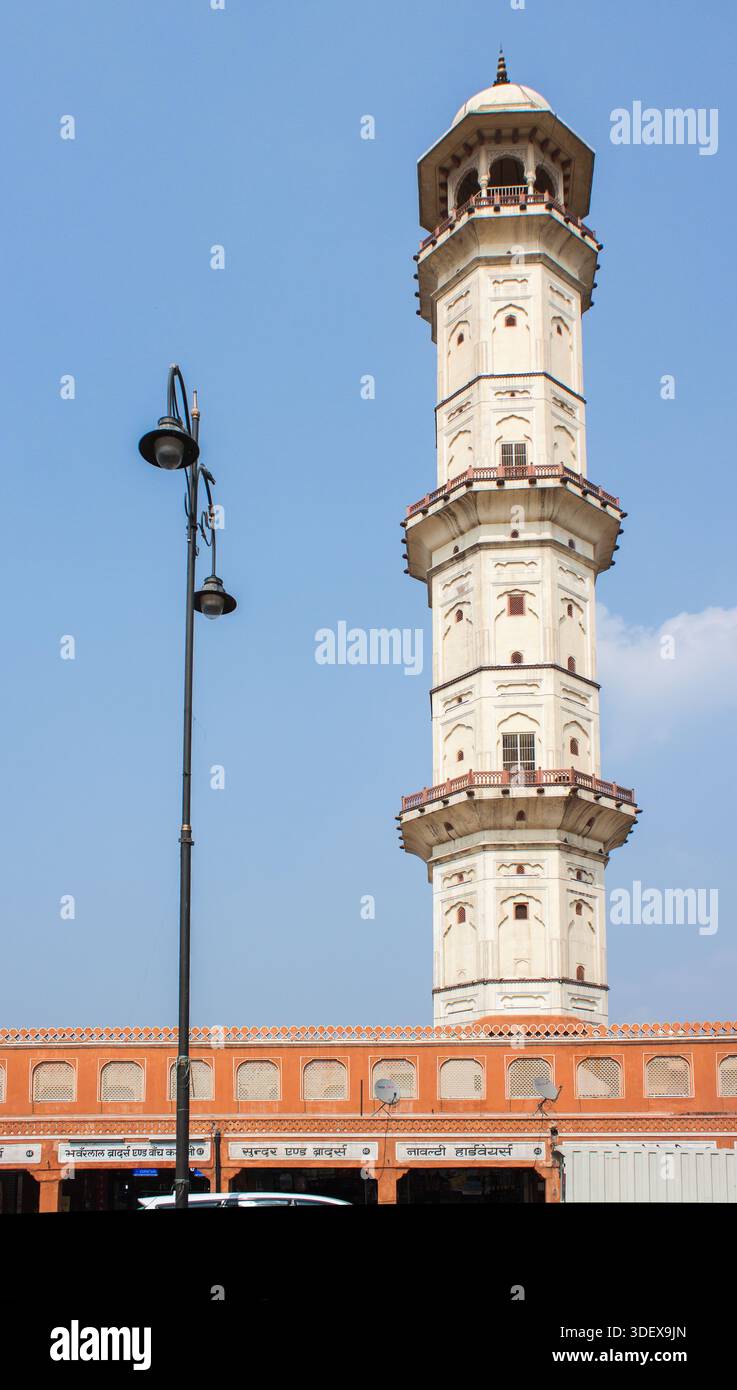 Iswari Minar Swarga sal Minaret, alias Victory Tower, alias 'The Heaven Piercing Minaret' dans la 'ville rose' Jaipur, Rajhastan. Banque D'Images