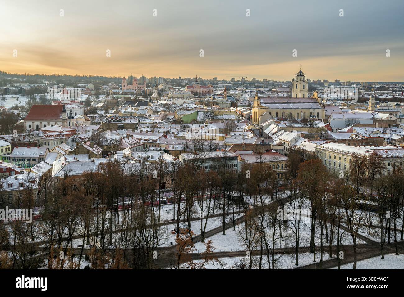 Horizon de la vieille ville en hiver, Vilnius, Lituanie Banque D'Images