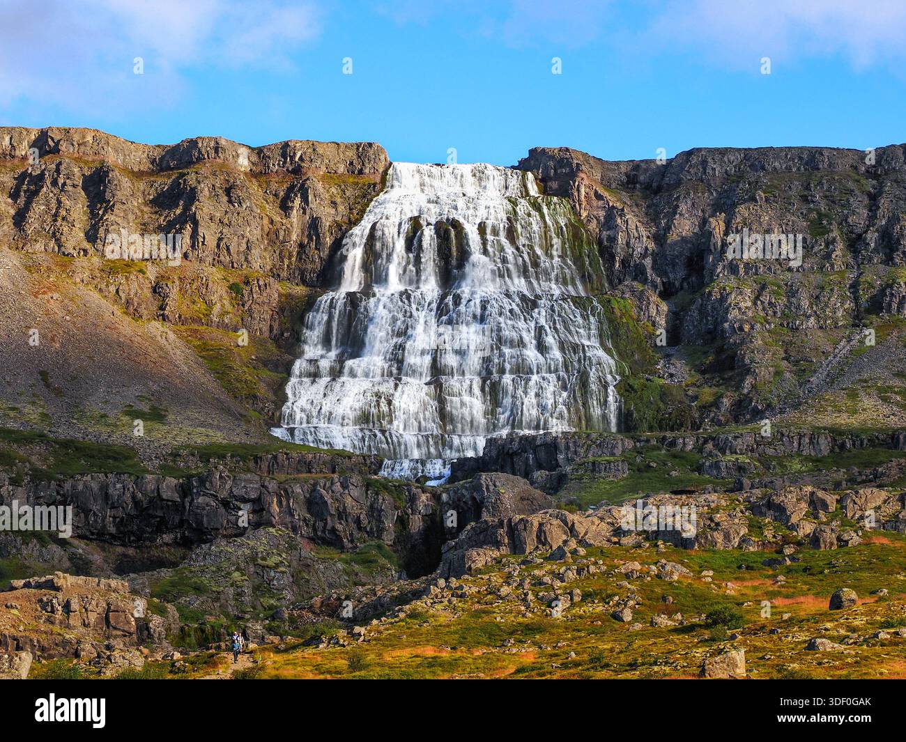 Cascade de Dynjandi également connu sous le nom de Fjallfoss. Sommet des cascades dans la rivière Dynjandisá et a une hauteur totale de 100 mètres. Westfjords région de l'Islande. Banque D'Images