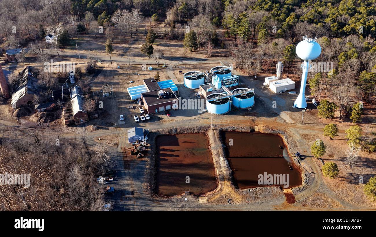 Vue aérienne de l'installation municipale de traitement des eaux à Old Bridge, New Jersey Banque D'Images