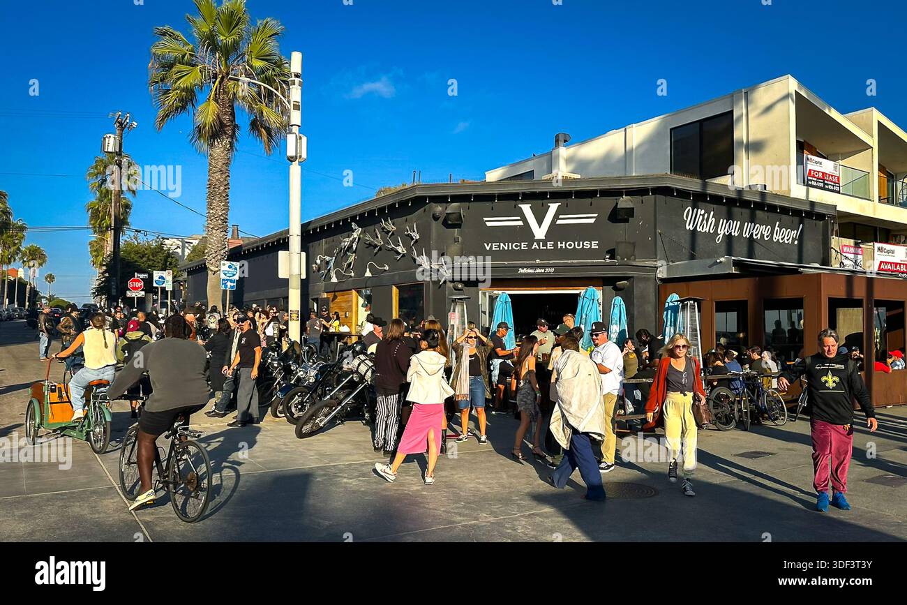 Californie, USA, 29 septembre 2024, vue d'une scène urbaine par Venice Ale House, un pub de Venice Beach Banque D'Images